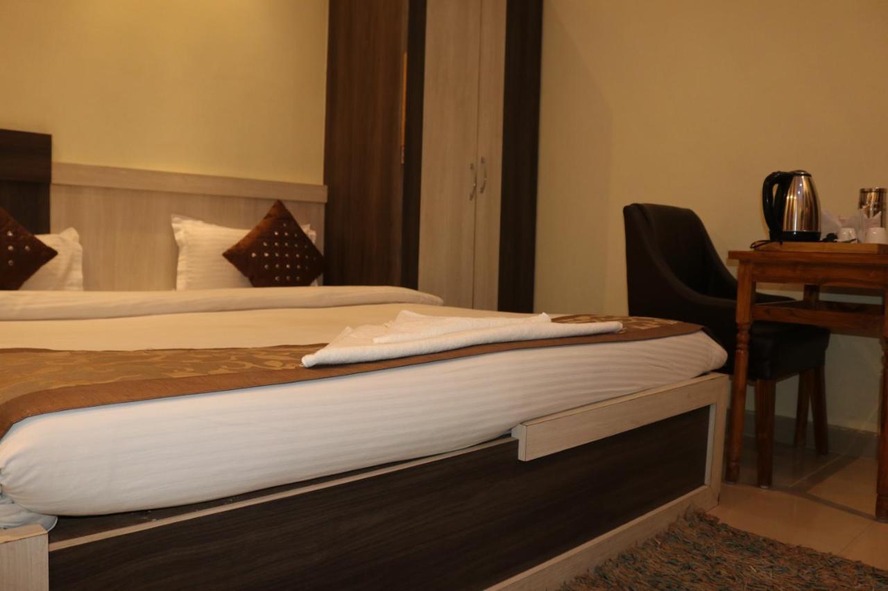 Hotel Vaishnavi Heights Aurangabad  ภายนอก รูปภาพ