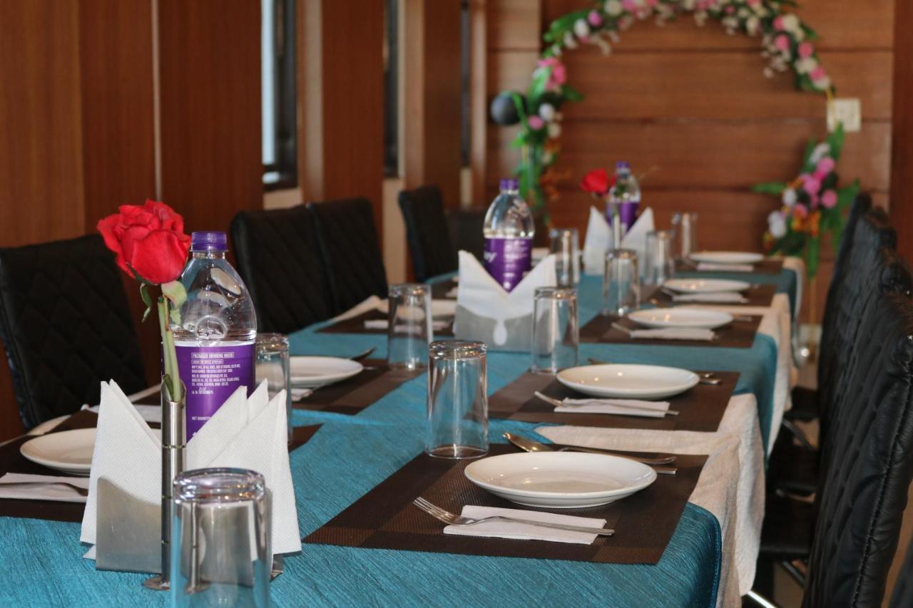 Hotel Vaishnavi Heights Aurangabad  ภายนอก รูปภาพ