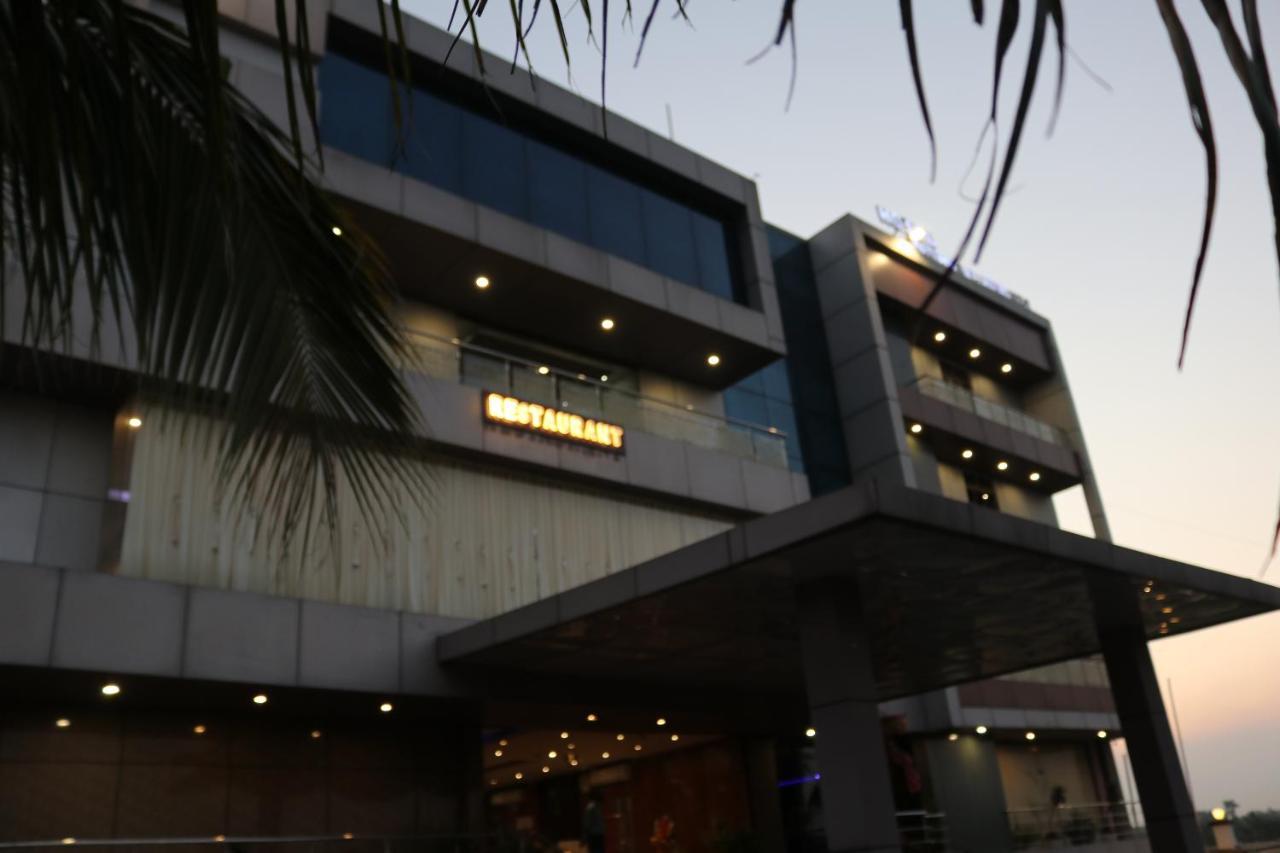 Hotel Vaishnavi Heights Aurangabad  ภายนอก รูปภาพ
