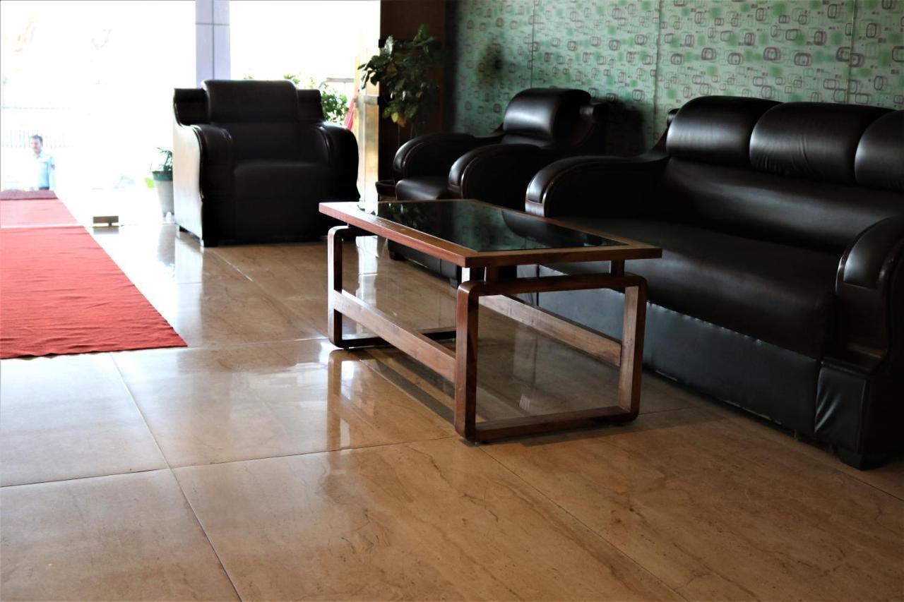Hotel Vaishnavi Heights Aurangabad  ภายนอก รูปภาพ